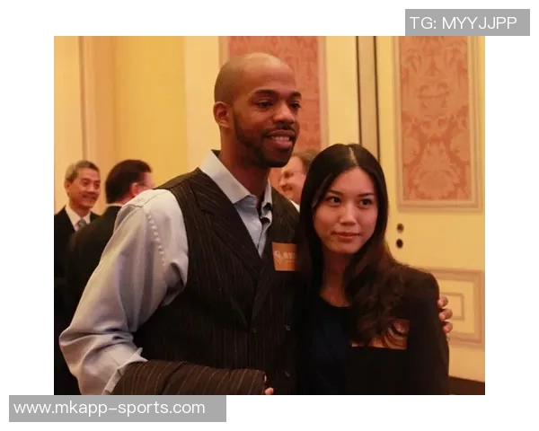 姚明与街球王阿尔斯通重聚合影引发球迷回忆与热议 姚明与街球王阿尔斯通重聚合影引发球迷回忆与热议