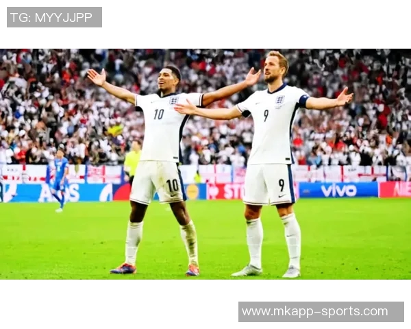 姆巴佩与维尼修斯温馨合影传递友谊力量永远支持彼此的信念